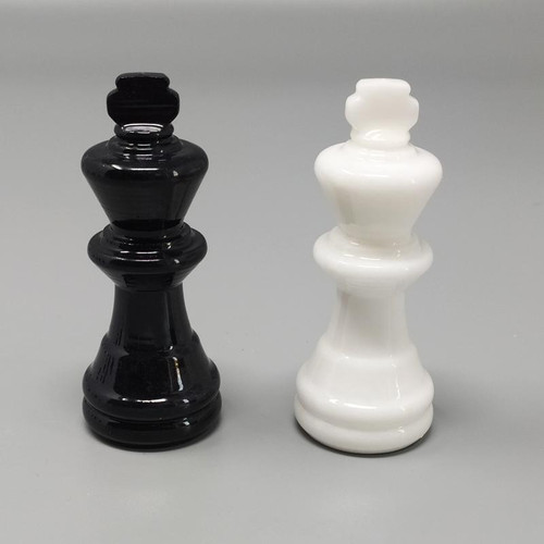 1970 Magnifique jeu d’échecs noir et blanc en albâtre de Volterra fait à la main. Fabriqué en Italie