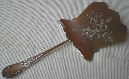 Lovely silver-plated asparagus scoop