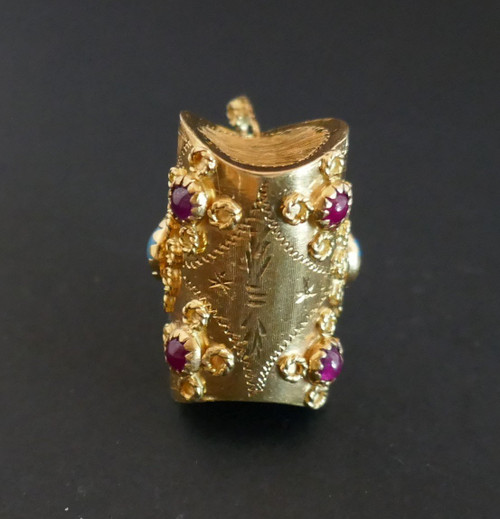 Important Pendentif Breloque Rubis Et Turquoises.