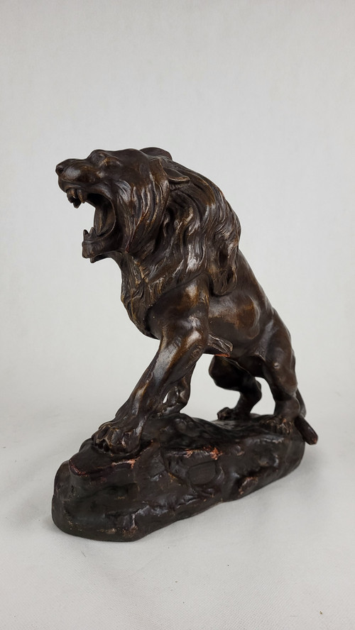 Terrakotta-Skulptur „Löwe im Zorn“ – Thomas Cartier (1879-1943)