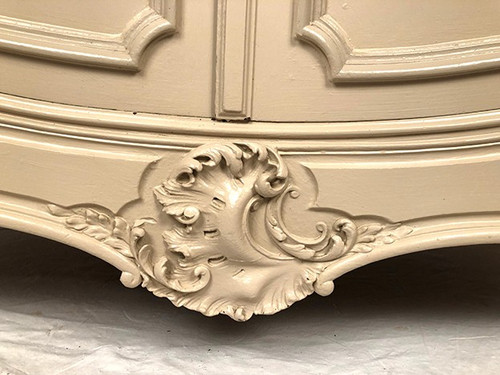 Low rocaille style sideboard in cream lacquered wood, circa 1900