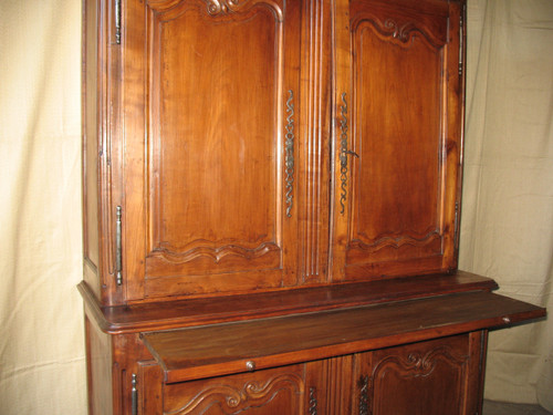 Credenza Charentes a due corpi in ciliegio massiccio, fine XVIII secolo, stile Luigi XV