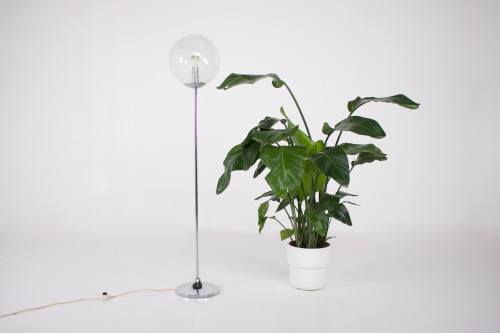 Pair of small table lamps, wooden structures covered with rattan splints woven in geometric movement. E14 screw-in bulbs supplied. Diameter 22 CM X H 20 CM. A small mark of wear on the feet.