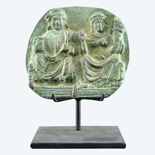 Gandhara, I-III secolo, grande placca di bronzo decorata in rilievo con Panchika e Hariti.