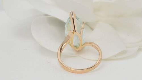 Anello vintage in oro giallo e acquamarina