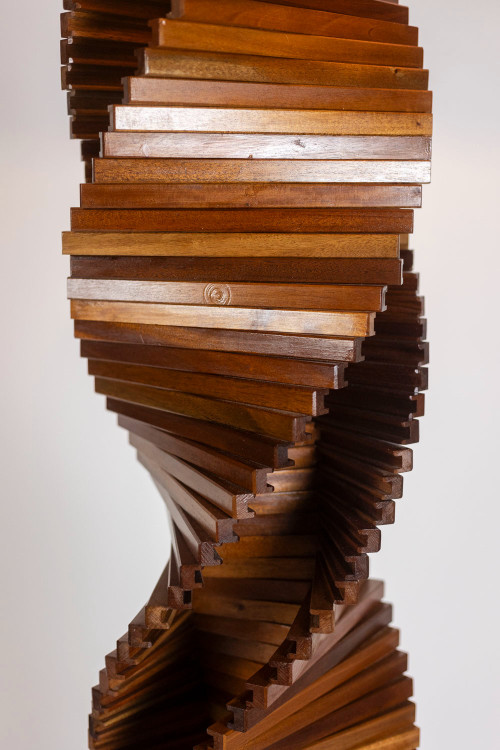 Base lampada scultorea in legno. Anni '80