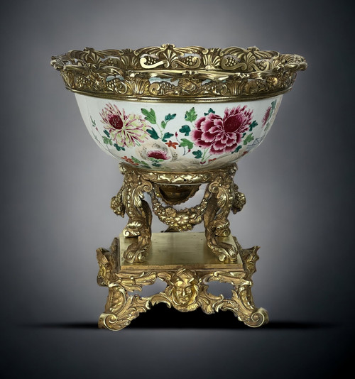 LARGE 18th CENTURY CHINESE CUP WITH FLOWER DECORATION DECORATED WITH A BRONZE FRAME
