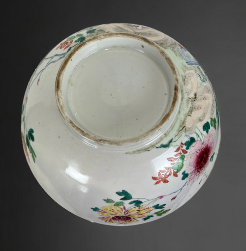 LARGE 18th CENTURY CHINESE CUP WITH FLOWER DECORATION DECORATED WITH A BRONZE FRAME