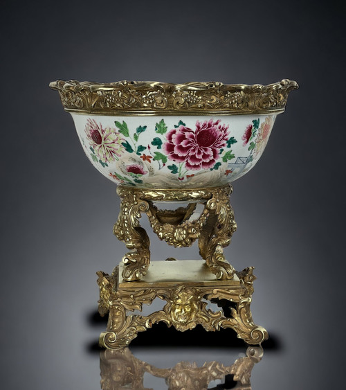 LARGE 18th CENTURY CHINESE CUP WITH FLOWER DECORATION DECORATED WITH A BRONZE FRAME