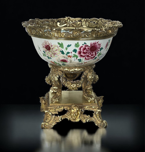 LARGE 18th CENTURY CHINESE CUP WITH FLOWER DECORATION DECORATED WITH A BRONZE FRAME