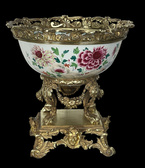 LARGE 18th CENTURY CHINESE CUP WITH FLOWER DECORATION DECORATED WITH A BRONZE FRAME