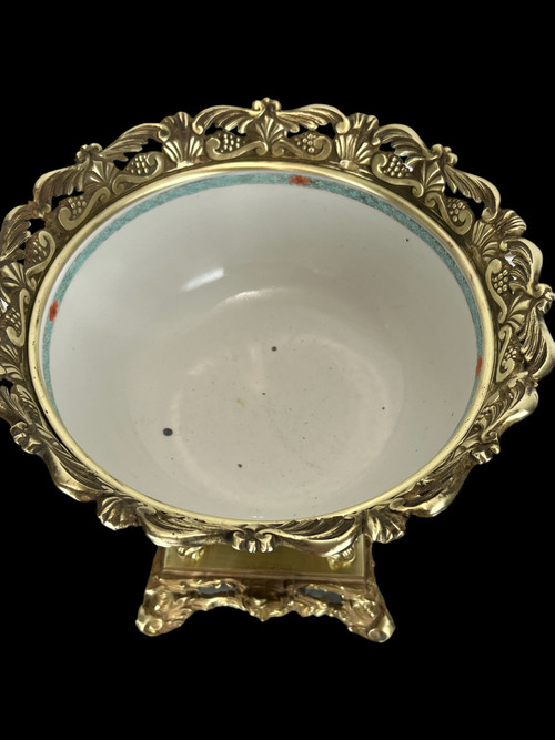 LARGE 18th CENTURY CHINESE CUP WITH FLOWER DECORATION DECORATED WITH A BRONZE FRAME
