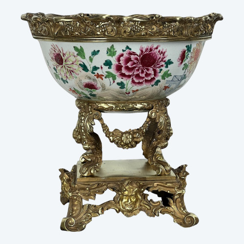 LARGE 18th CENTURY CHINESE CUP WITH FLOWER DECORATION DECORATED WITH A BRONZE FRAME