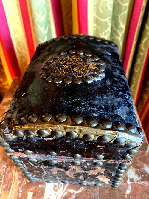 Very old wooden cassette covered in leather studded with the Arms of a Knight from the early 18th century