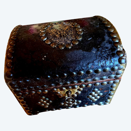 Very old wooden cassette covered in leather studded with the Arms of a Knight from the early 18th century