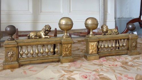 Paire De Grands Chenêts De Château En Bronze Ciselé d'époque Louis XVI - Modèle Aux Lions