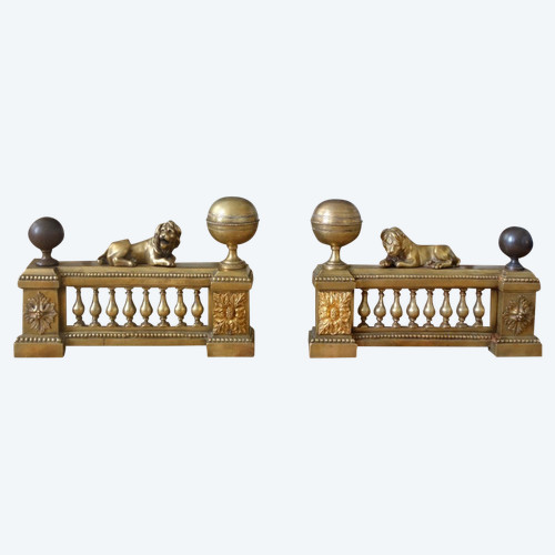 Paire De Grands Chenêts De Château En Bronze Ciselé d'époque Louis XVI - Modèle Aux Lions