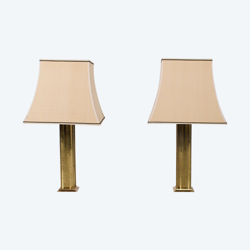 Paire de lampes en laiton et soie sauvage.
