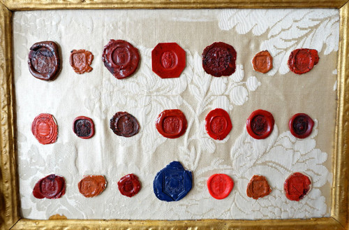 Collection De Cachets Armoiriés Anciens Présentés Dans 2 Cadres d'époque Louis XIV - héraldique