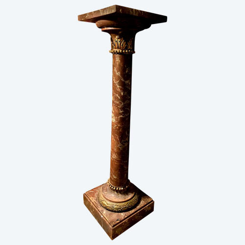 Colonna Napoleone III del XIX secolo, in legno, laccata in finto marmo rosa breche.