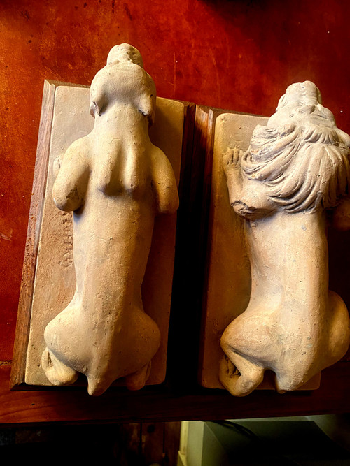 Leone e leonessa in argilla da studio, progetto di doccione di Geoffroy, seguace di Viollet-le-Duc, XIX secolo
