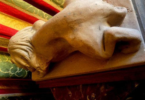 Leone e leonessa in argilla da studio, progetto di doccione di Geoffroy, seguace di Viollet-le-Duc, XIX secolo