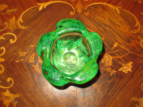 Vase en cristal de Daum vert forme torse signé époque 20ème