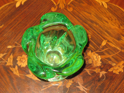 Vase en cristal de Daum vert forme torse signé époque 20ème