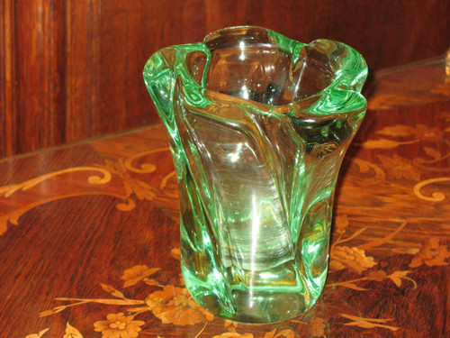 Vase en cristal de Daum vert forme torse signé époque 20ème
