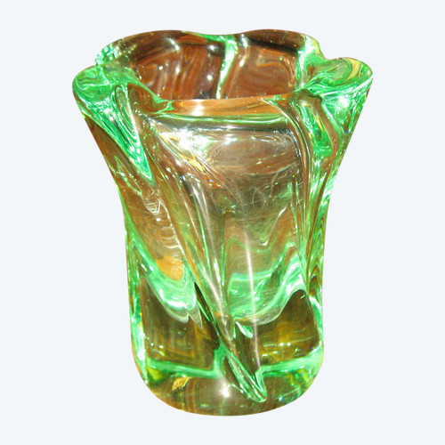 Vase en cristal de Daum vert forme torse signé époque 20ème