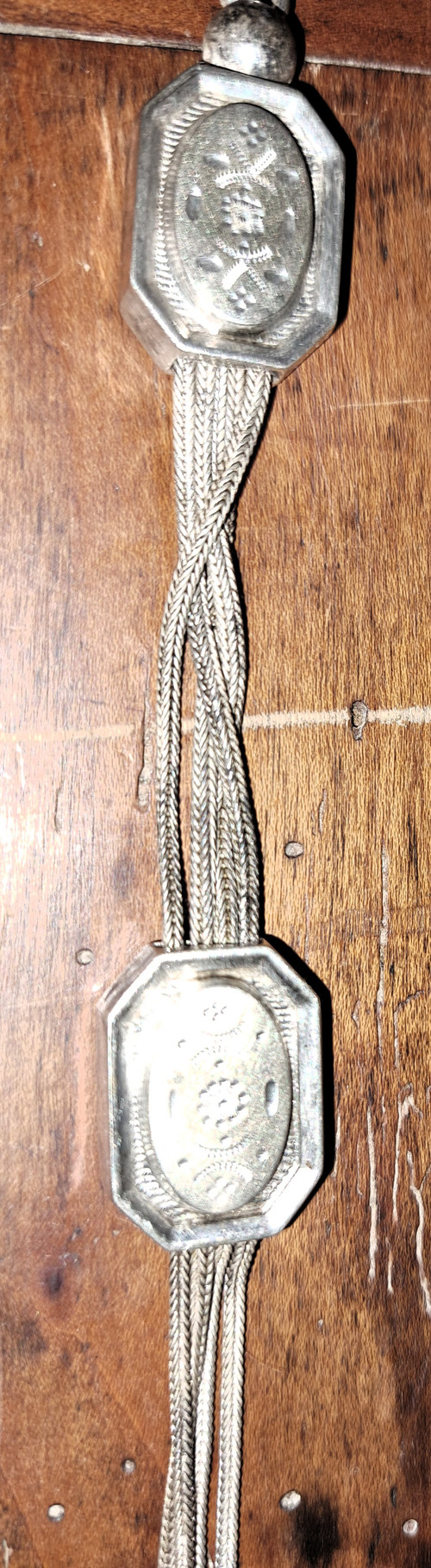 Taschenuhr mit ihrer silbernen Klappschatulle