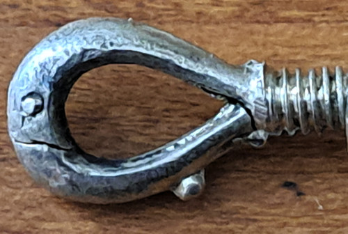Taschenuhr mit ihrer silbernen Klappschatulle