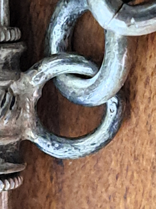 Taschenuhr mit ihrer silbernen Klappschatulle