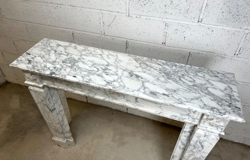 Cheminée en marbre blanc de style Louis XVI 
