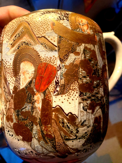 Raro servizio da caffè da sei tazze "Satsuma" Giappone XIX secolo riccamente decorato con scene e fiori su terra smaltata