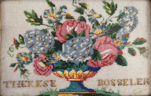 tableau de perle fleurs signé Therese bosseler