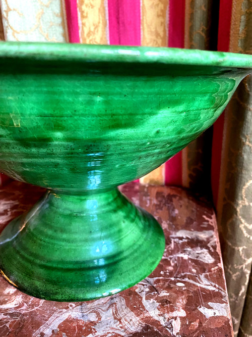 Generosa ciotola su piedistallo in terracotta Uzès smaltata verde grezzo della fine del XIX secolo