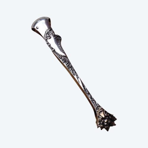 Lovely little sugar tongs in solid silver with neck brace hallmark