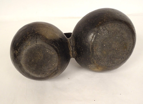 Pre-Columbian zooomorphic double whistling vase Chimu Peru black terracotta