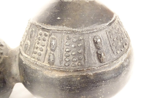 Pre-Columbian zooomorphic double whistling vase Chimu Peru black terracotta