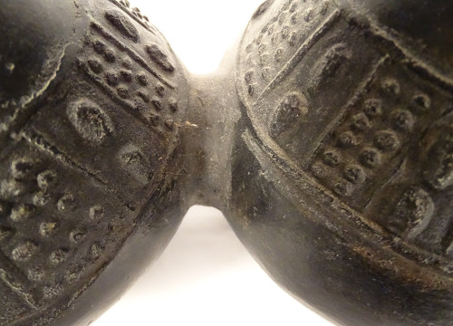 Pre-Columbian zooomorphic double whistling vase Chimu Peru black terracotta