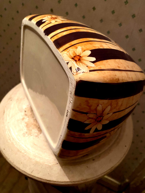 Decorated earthenware from the "60s" in the image of a handbag with a lid closing an empty pocket