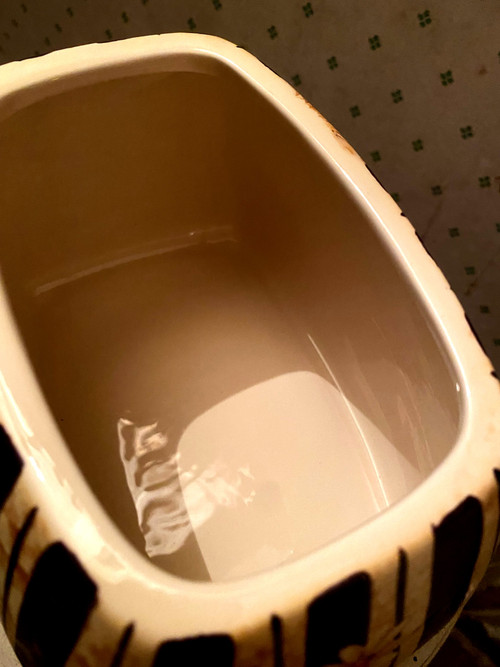 Decorated earthenware from the "60s" in the image of a handbag with a lid closing an empty pocket