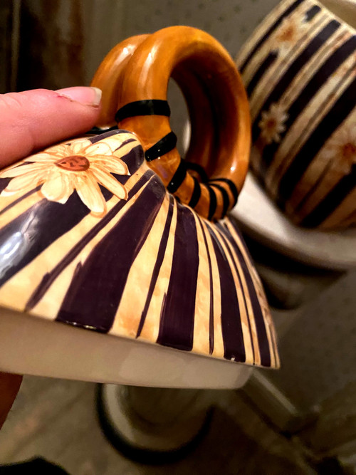 Decorated earthenware from the "60s" in the image of a handbag with a lid closing an empty pocket