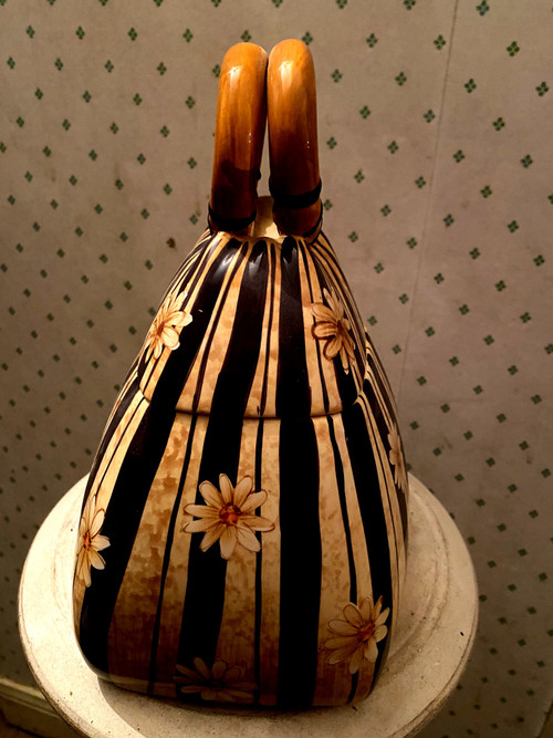 Decorated earthenware from the "60s" in the image of a handbag with a lid closing an empty pocket