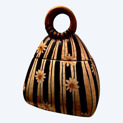 Decorated earthenware from the "60s" in the image of a handbag with a lid closing an empty pocket