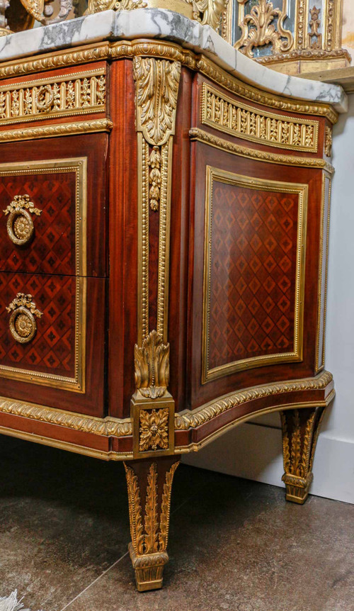 A piece of furniture at support height from the late 19th century