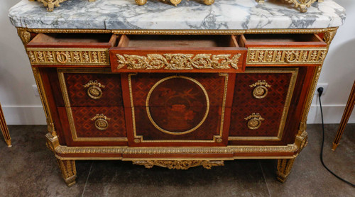 A piece of furniture at support height from the late 19th century