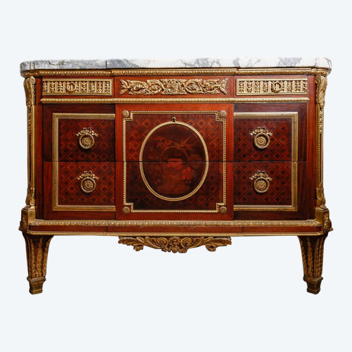 A piece of furniture at support height from the late 19th century
