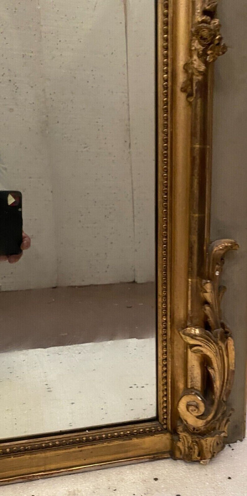 Specchiera in stile Luigi XV in legno e stucco dorato XX secolo